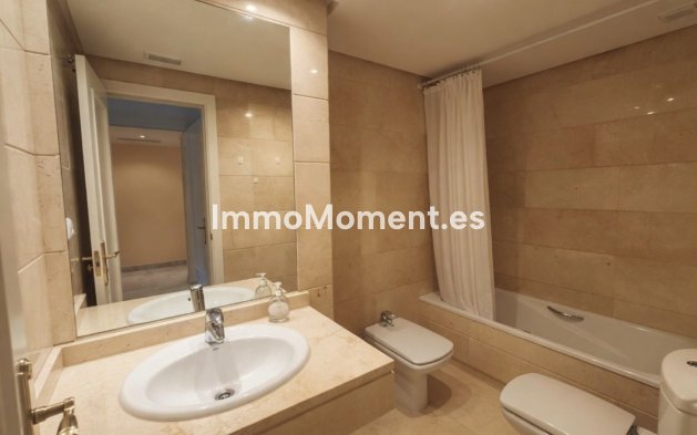 Resale - Apartment - Marbella - Nueva Andalucía