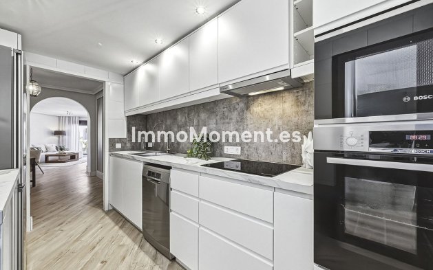 Resale - Apartment - Marbella - Nueva Andalucía