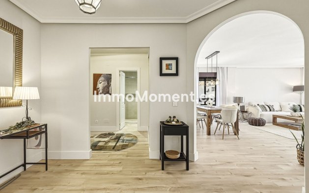 Resale - Apartment - Marbella - Nueva Andalucía