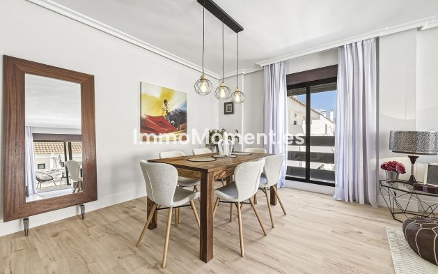 Resale - Apartment - Marbella - Nueva Andalucía