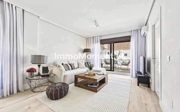 Resale - Apartment - Marbella - Nueva Andalucía