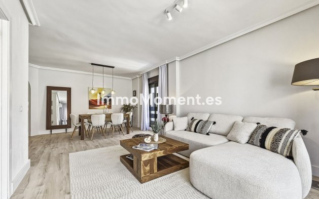Resale - Apartment - Marbella - Nueva Andalucía