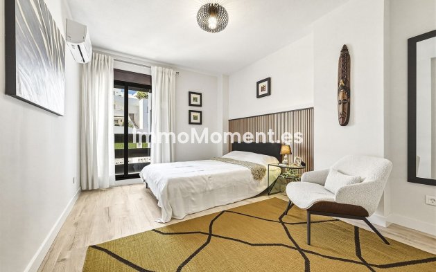 Resale - Apartment - Marbella - Nueva Andalucía