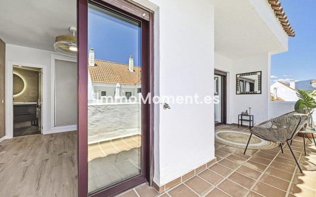 Resale - Apartment - Marbella - Nueva Andalucía