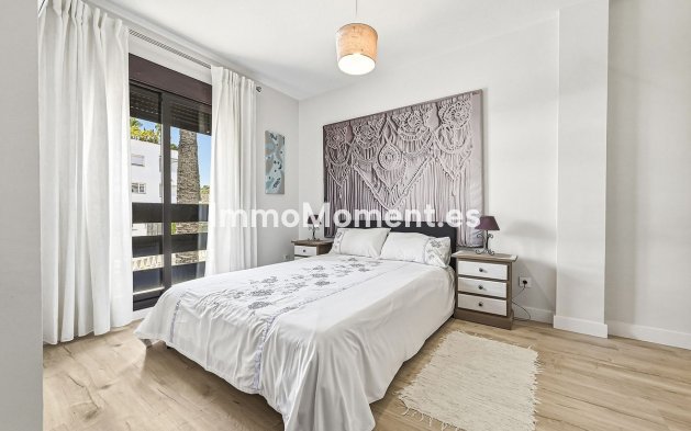 Resale - Apartment - Marbella - Nueva Andalucía