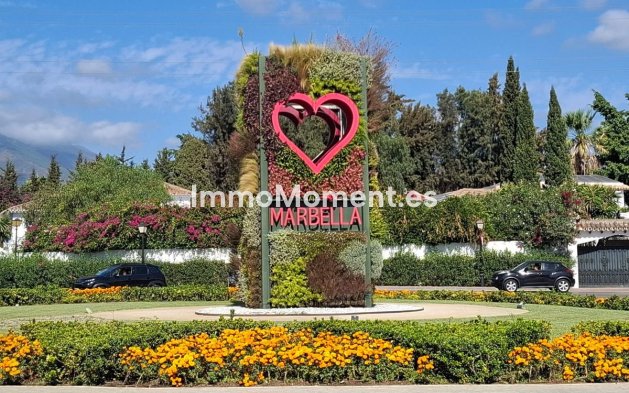 Resale - Apartment - Marbella - Nueva Andalucía