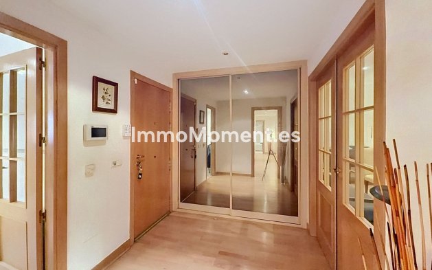 Resale - Apartment - Estepona - Costalita