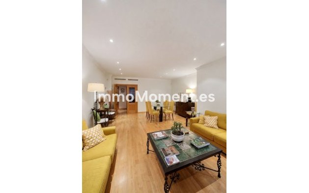 Resale - Apartment - Estepona - Costalita