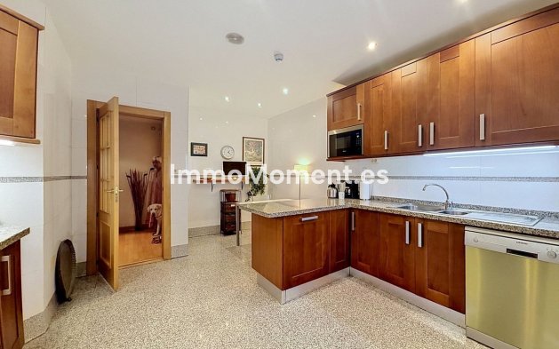 Resale - Apartment - Estepona - Costalita