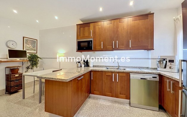 Resale - Apartment - Estepona - Costalita