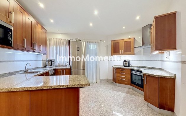 Resale - Apartment - Estepona - Costalita