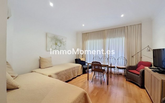 Resale - Apartment - Estepona - Costalita