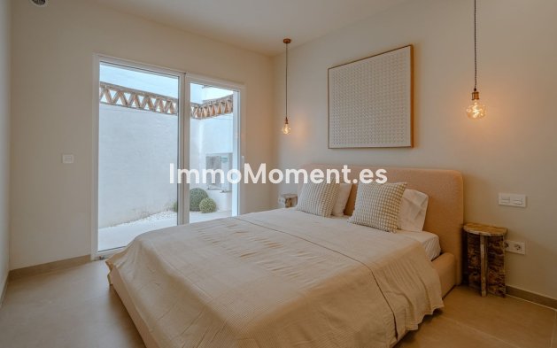 Resale - Apartment - Marbella - Nueva Andalucía