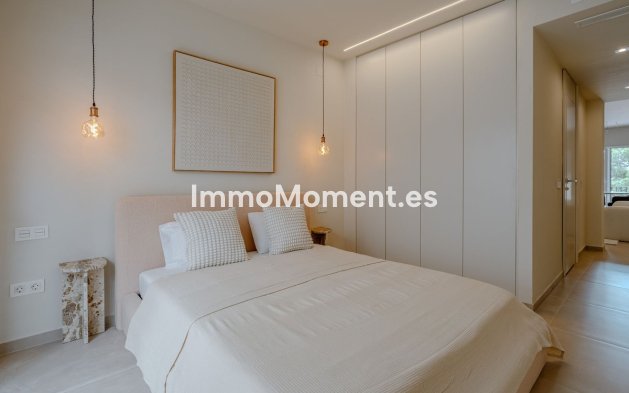 Resale - Apartment - Marbella - Nueva Andalucía