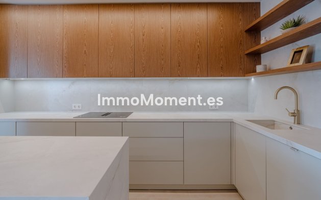 Resale - Apartment - Marbella - Nueva Andalucía