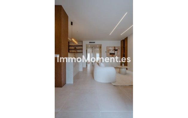 Resale - Apartment - Marbella - Nueva Andalucía