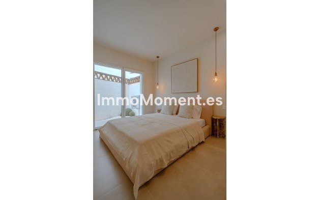Resale - Apartment - Marbella - Nueva Andalucía