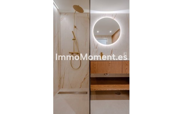 Resale - Apartment - Marbella - Nueva Andalucía