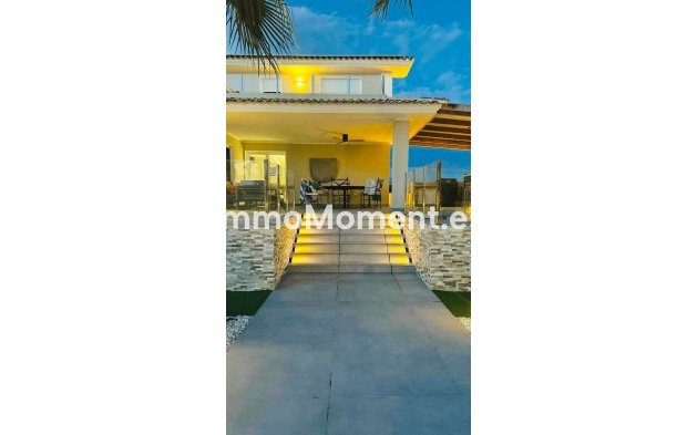 Resale - Detached villa - Alfaz del Pi - L'Alfás del Pi Centro