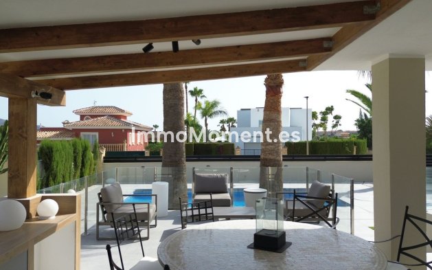 Resale - Detached villa - Alfaz del Pi - L'Alfás del Pi Centro