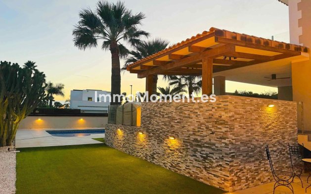 Resale - Detached villa - Alfaz del Pi - L'Alfás del Pi Centro