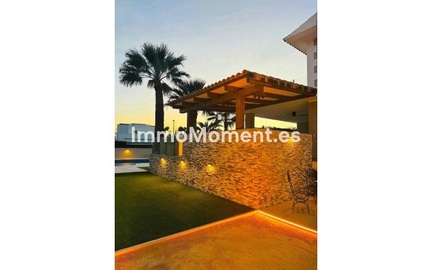 Resale - Detached villa - Alfaz del Pi - L'Alfás del Pi Centro