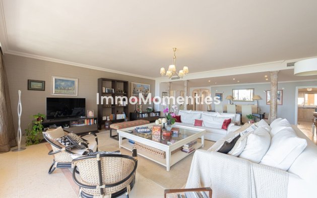 Resale - Apartment - Marbella - Nueva Andalucía