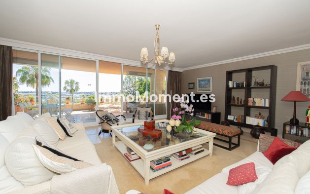 Resale - Apartment - Marbella - Nueva Andalucía