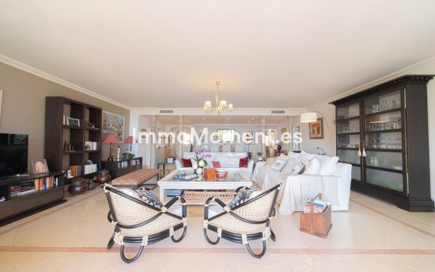Resale - Apartment - Marbella - Nueva Andalucía