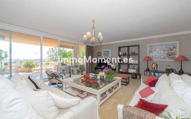 Resale - Apartment - Marbella - Nueva Andalucía