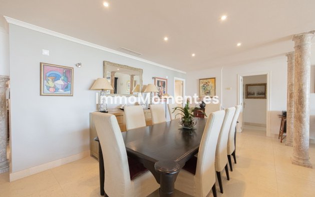 Resale - Apartment - Marbella - Nueva Andalucía