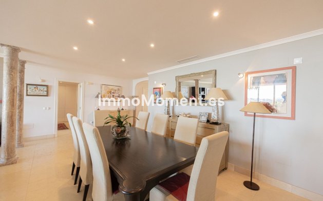 Resale - Apartment - Marbella - Nueva Andalucía