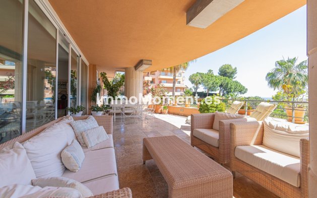 Resale - Apartment - Marbella - Nueva Andalucía