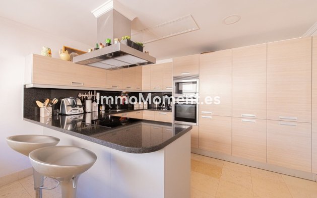 Resale - Apartment - Marbella - Nueva Andalucía