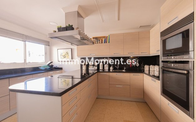 Resale - Apartment - Marbella - Nueva Andalucía