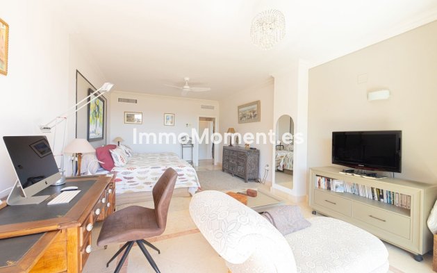 Resale - Apartment - Marbella - Nueva Andalucía