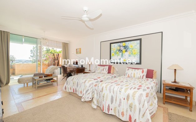 Resale - Apartment - Marbella - Nueva Andalucía