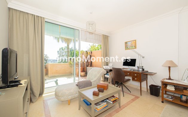 Resale - Apartment - Marbella - Nueva Andalucía