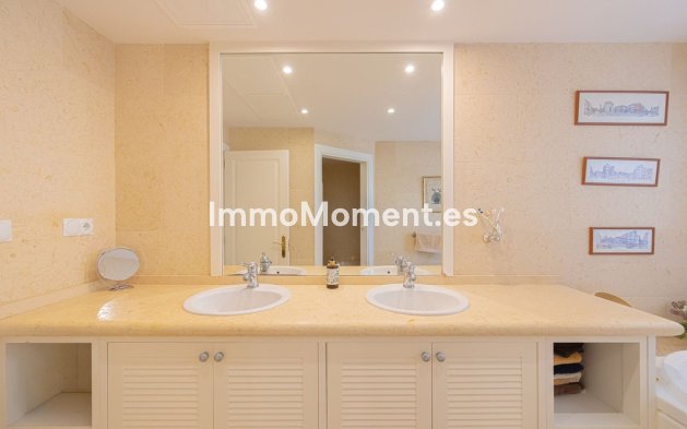 Resale - Apartment - Marbella - Nueva Andalucía