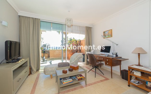 Resale - Apartment - Marbella - Nueva Andalucía