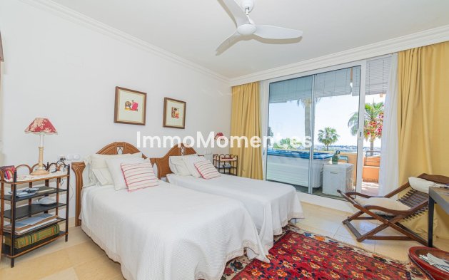 Resale - Apartment - Marbella - Nueva Andalucía