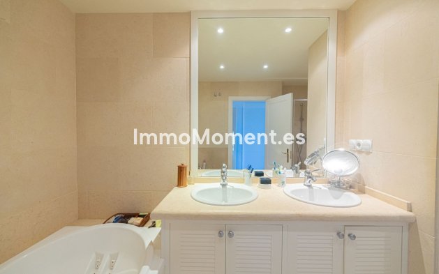 Resale - Apartment - Marbella - Nueva Andalucía