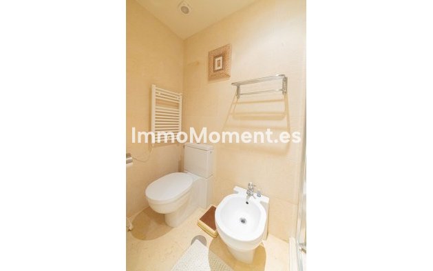 Resale - Apartment - Marbella - Nueva Andalucía