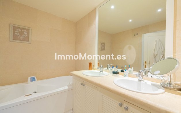 Resale - Apartment - Marbella - Nueva Andalucía