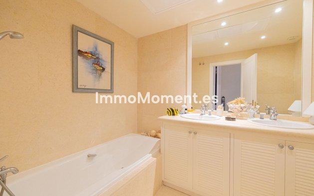 Resale - Apartment - Marbella - Nueva Andalucía