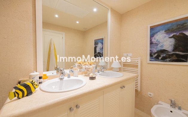 Resale - Apartment - Marbella - Nueva Andalucía