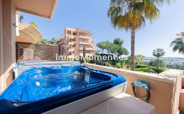Resale - Apartment - Marbella - Nueva Andalucía