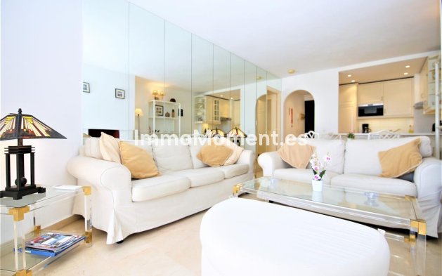 Resale - Apartment - Estepona - Estepona Centro