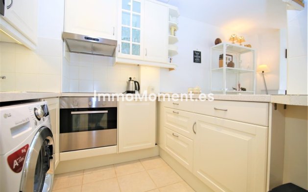 Resale - Apartment - Estepona - Estepona Centro