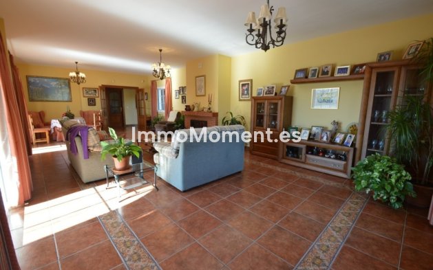 Resale - Detached villa - Benalmadena - Benalmadena Centro
